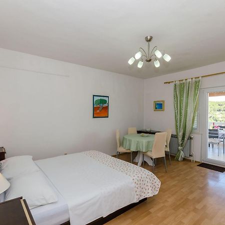 Apartments Jakov Jelsa  Bagian luar foto